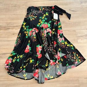 Cabi Women's Drama Wrap Skirt Size Medium Midi Midnight Flowers Black